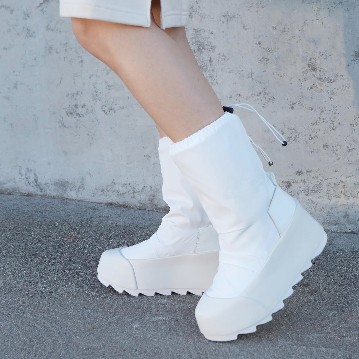 United Nude Polar Cover Boots in White, Size 37/US 7