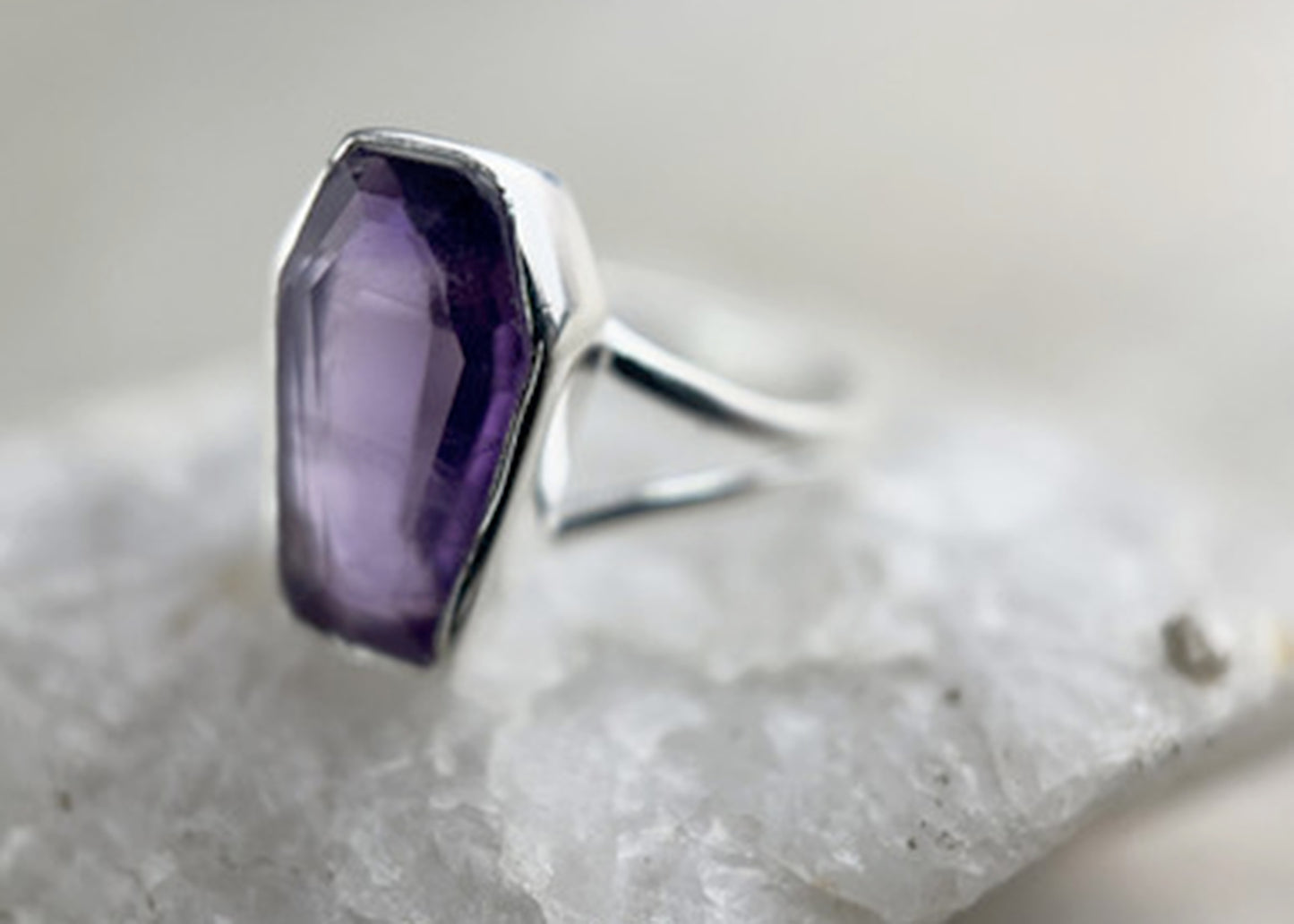 Coffin Ring in Amethyst