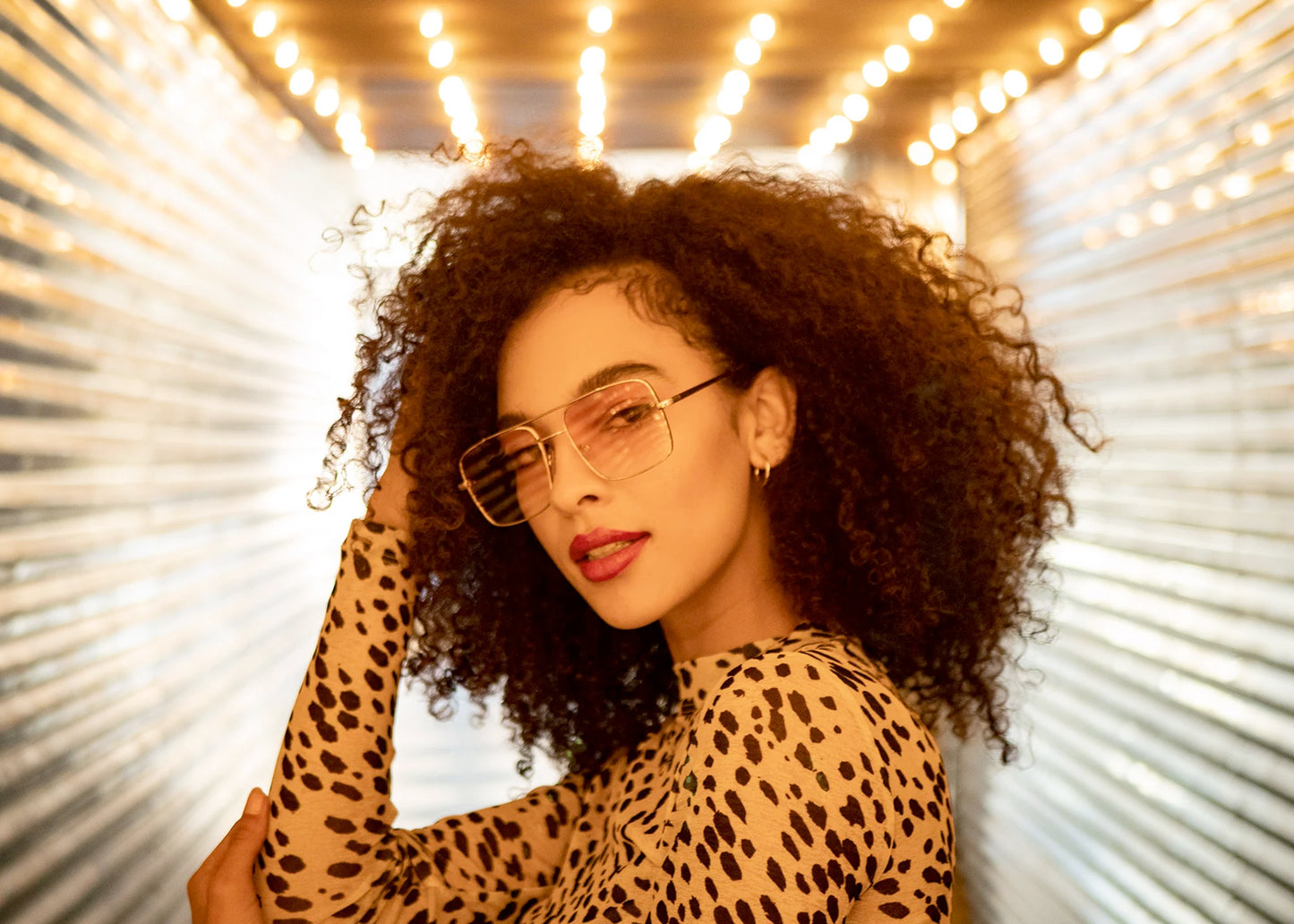 Issue Sunglasses in Gold/Amber