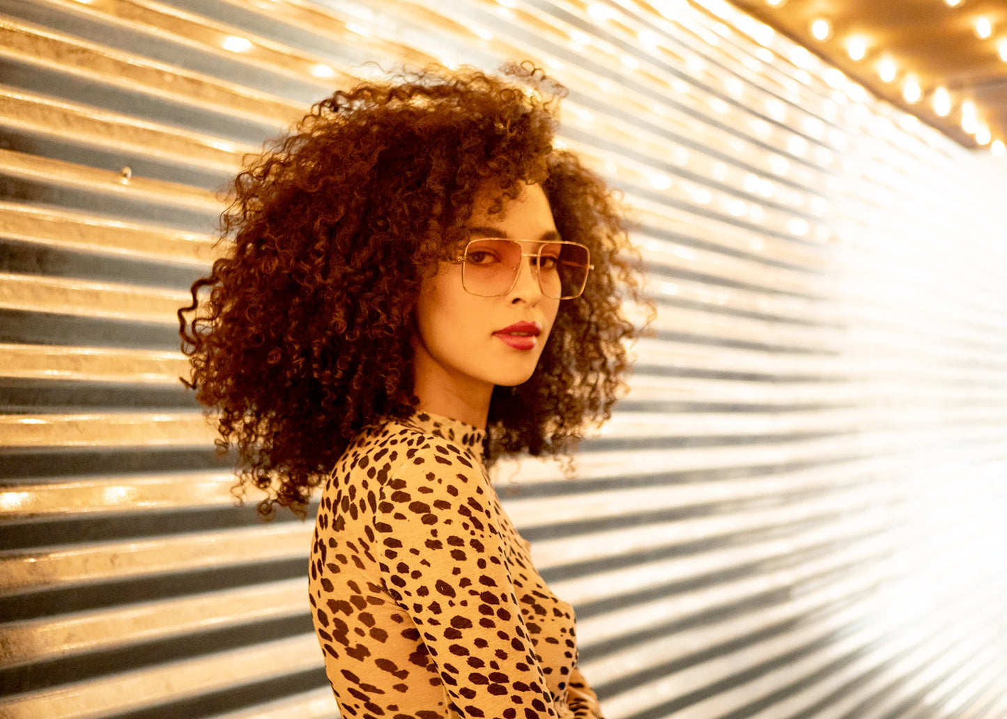 Issue Sunglasses in Gold/Amber