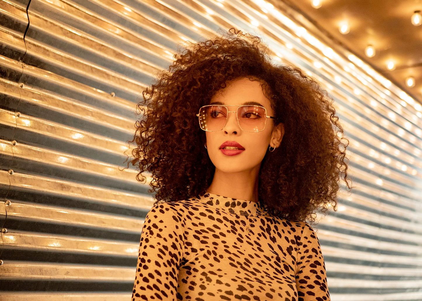 Issue Sunglasses in Gold/Amber