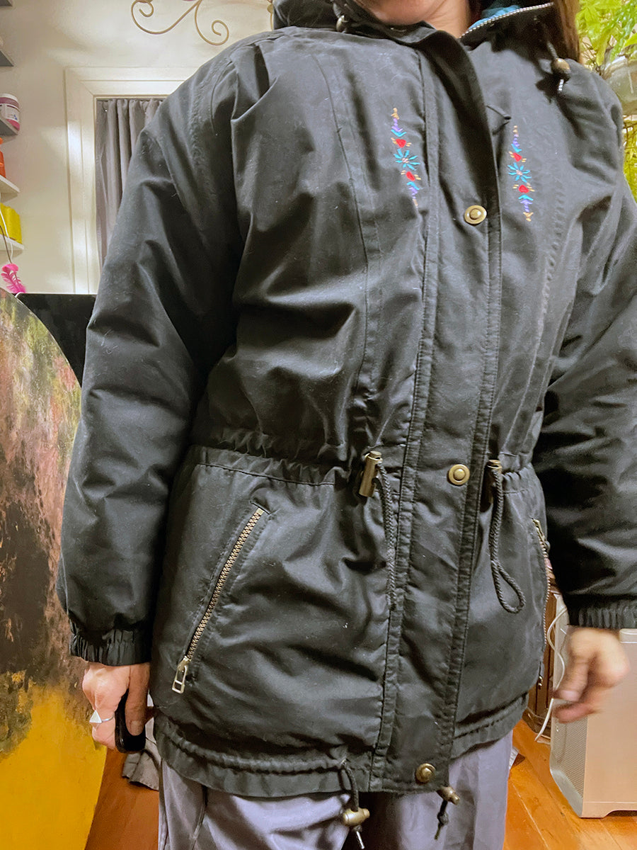Fera Skiwear Vintage ‘90s Whimsy Goth Cottagecore Floral Embroidered Black Ski Jacket Juniors Teen Size 16/18