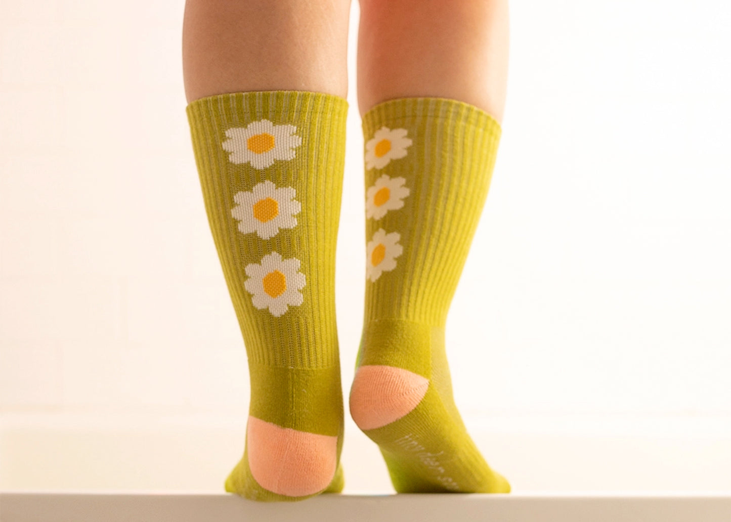 Athletic Daisy Chain Socks in Avocado