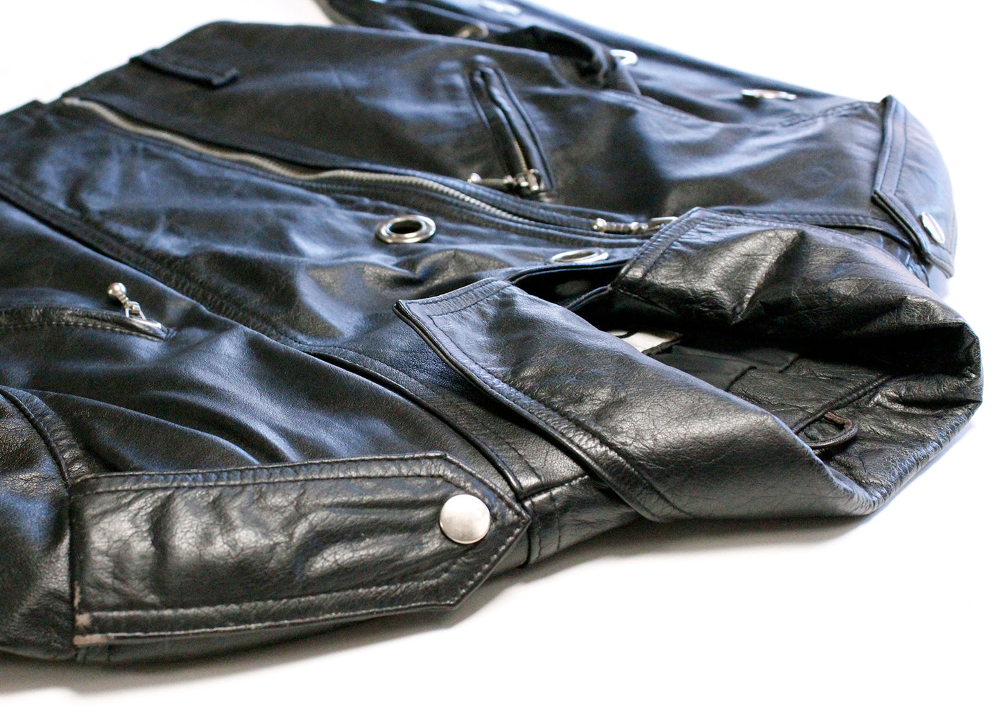 Chia 1980s Black Leather Crop Jacket with Grommeted Sleeves