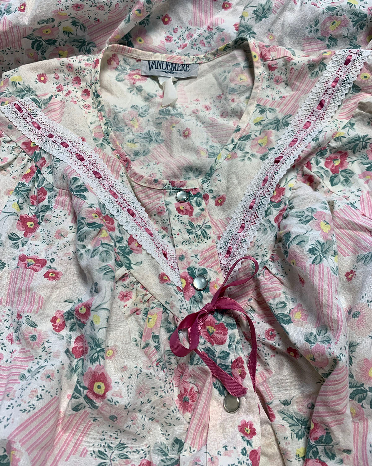 Vandemere Vintage ‘80s Pink Floral Housecoat